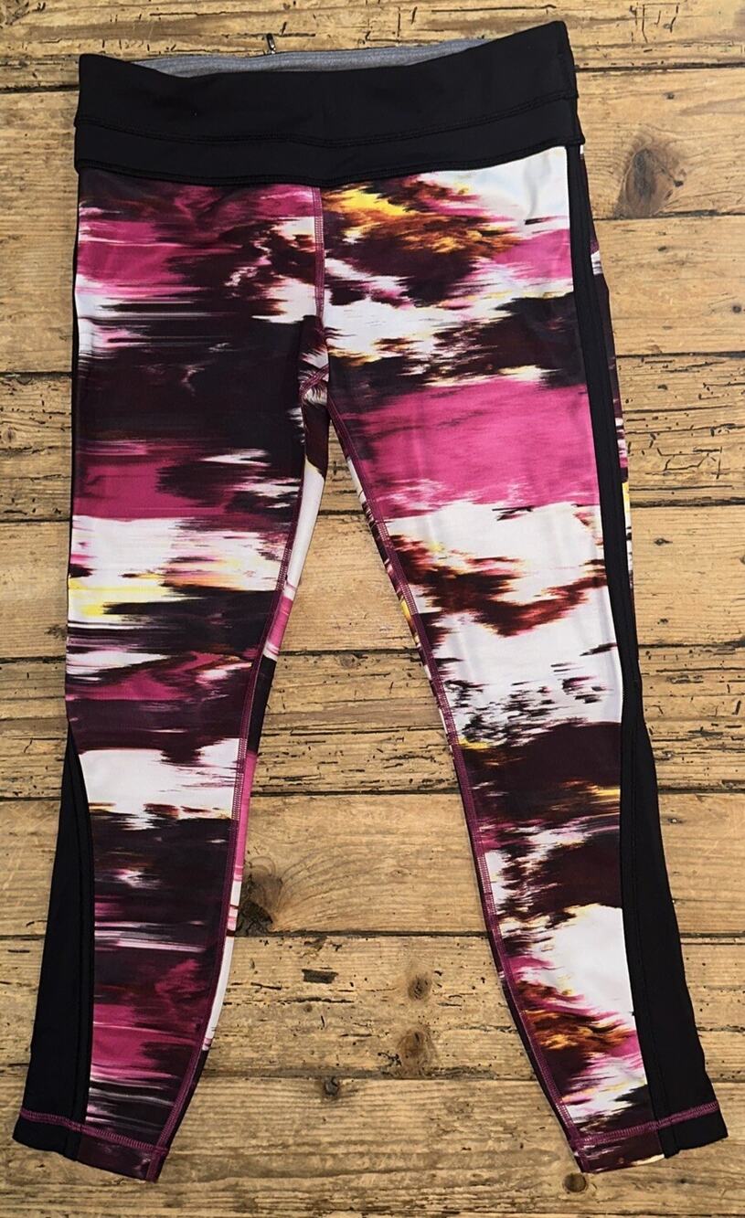 Lululemon Women’s Wind Berry/Black Pace Tight Luxtreme Size 6 NWOT